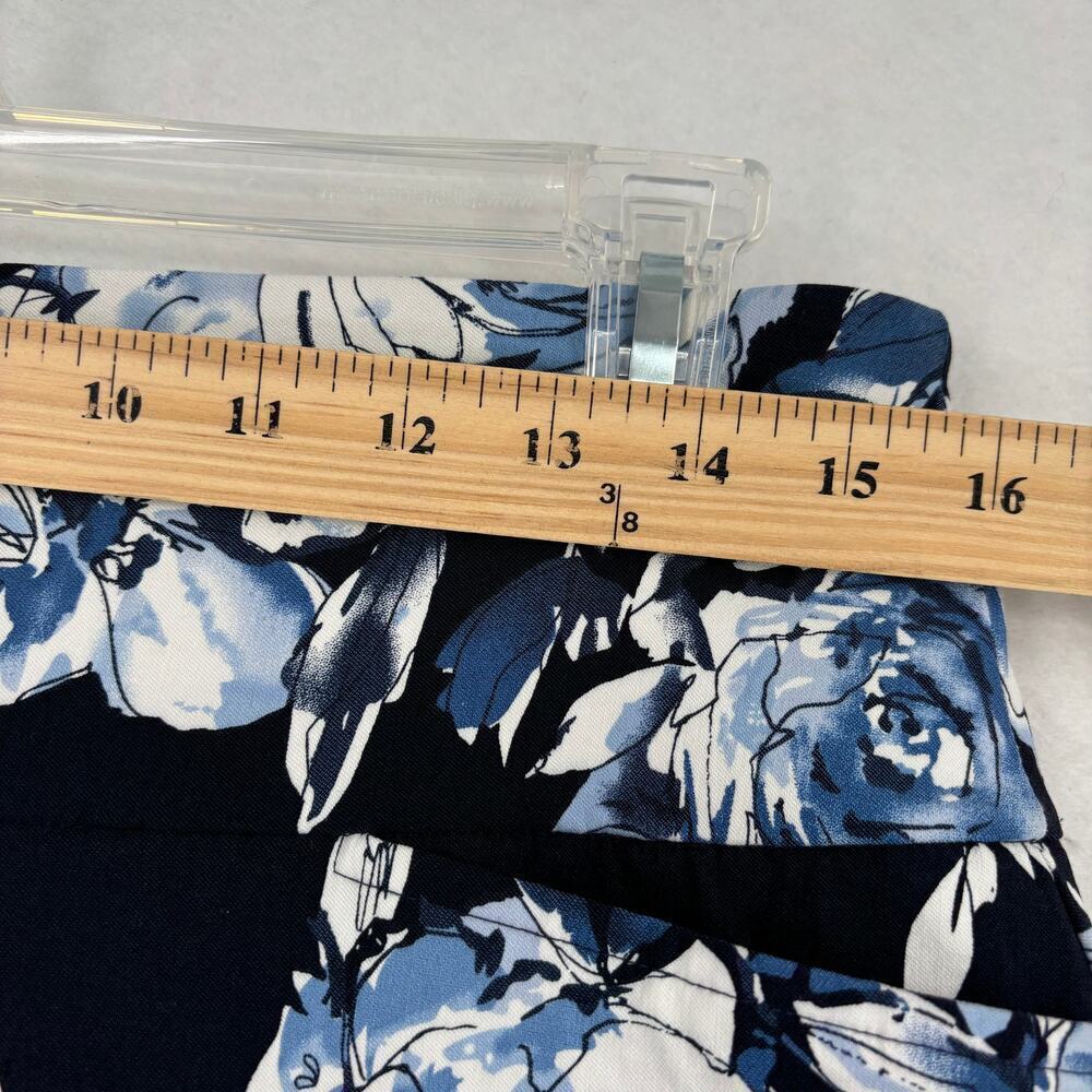 S.C. & Co Skort‎ Size M Blue Floral 360 Tummy Control Pull On Stretch Pockets - Picture 10 of 13